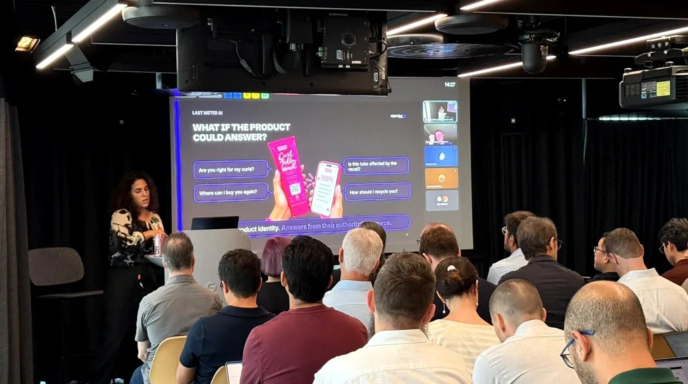 Paula Rivero presenting at the W3C/GS1 workshop, beside a slide reading What if the product could answer?